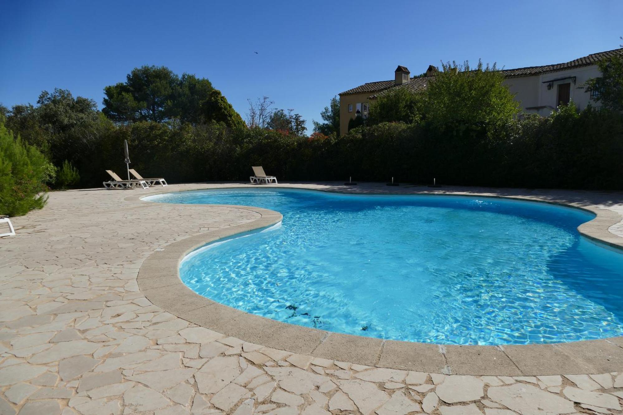 Appartement Clim & Piscine Sur Golf Pont-Royal Exterior photo